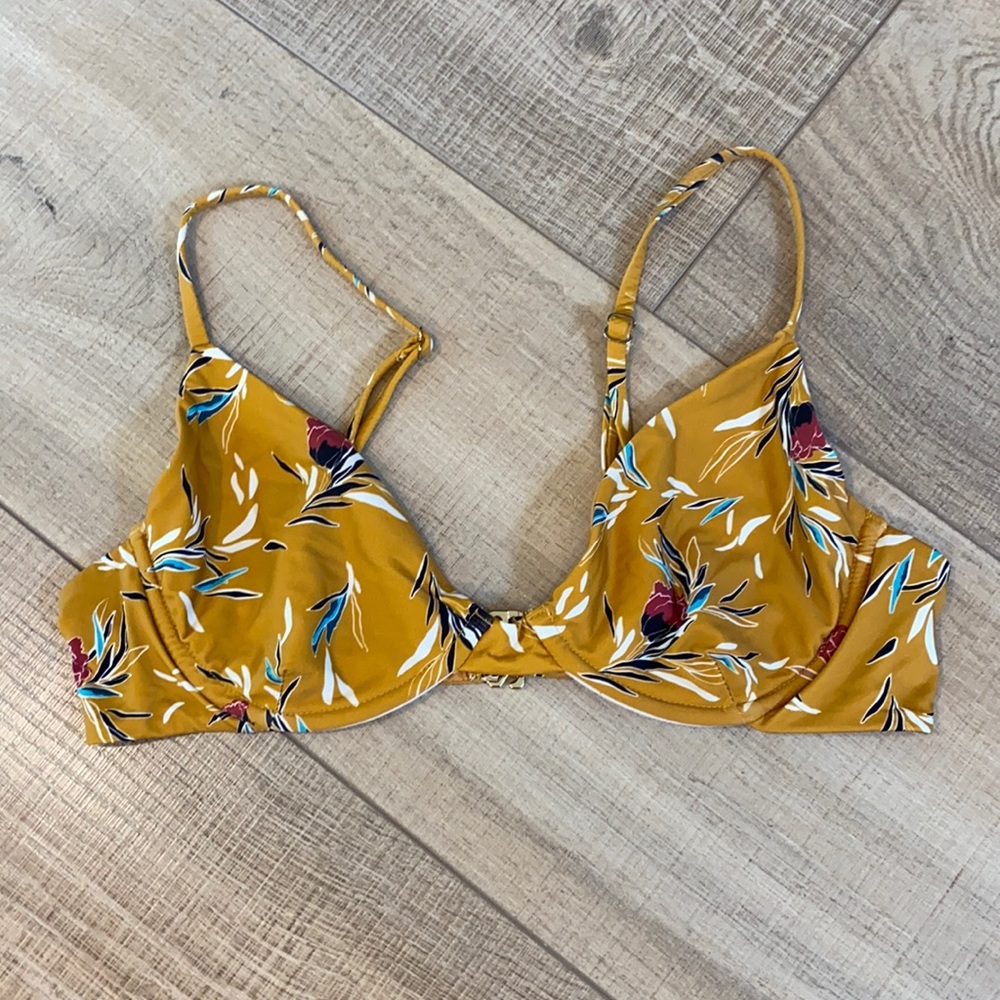 BeachRiot bikini top